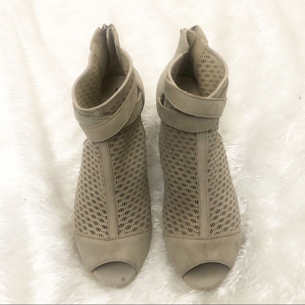 Earth Intrepid Open Toe Bootie Size 10 - image 3